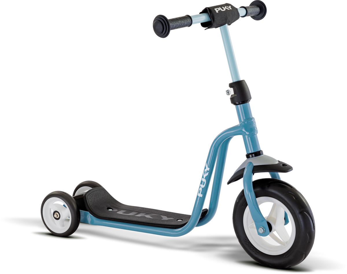 En PUKY R1 barnscooter med tre hjul, blå ram, svart styre och fotbräda och hjul med vit kant visas på en vit bakgrund.
